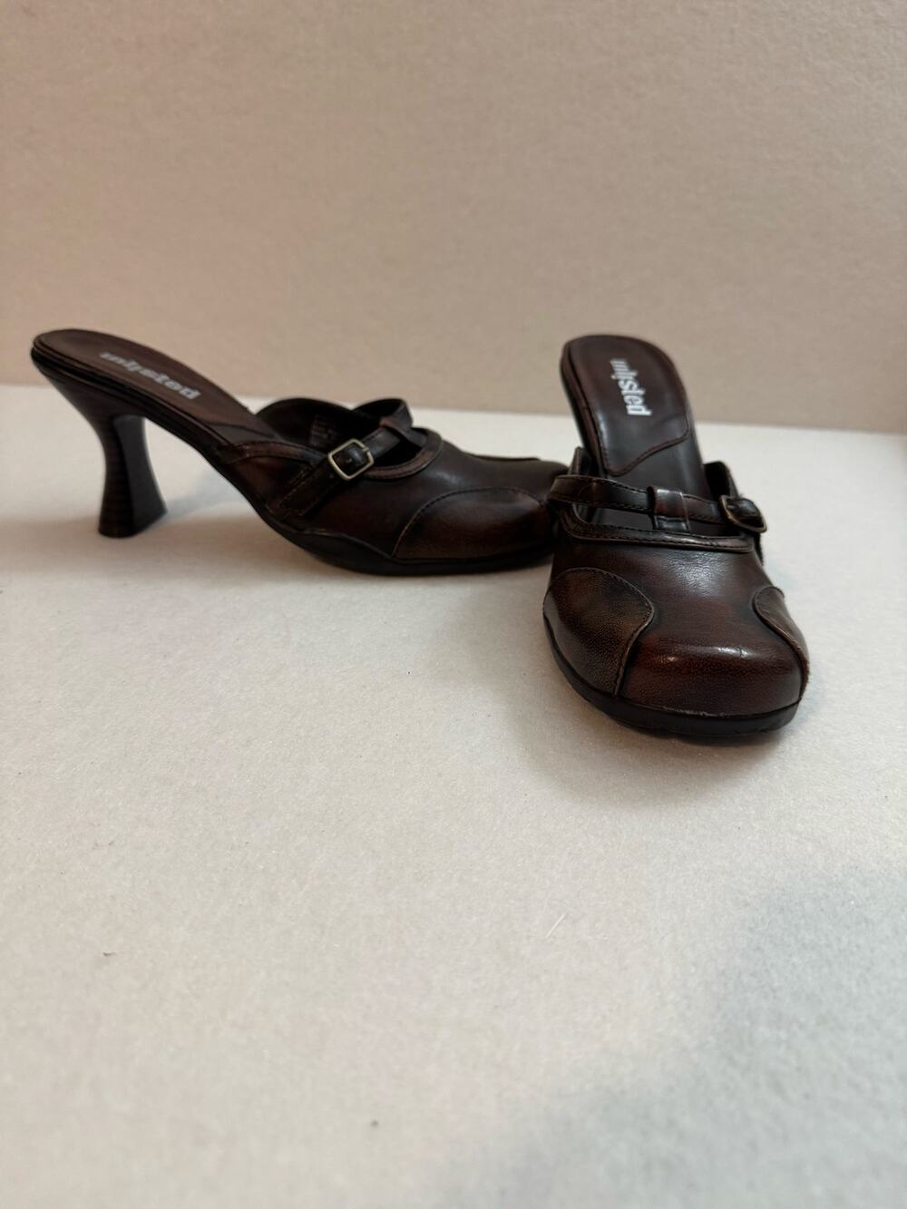 Unlisted by Kenneth Cole Vintage Mary Jane Mules 3 inch Heels Brown 8M